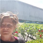 Professeur natif français donne des cours particuliers en ligne ou en présentiel à Bordeaux. Avec 5 ans d'expérience en face à face  et diplômée du DAEFLE depuis 2018, je suis capable de personnaliser mes cours suivant vos besoins.